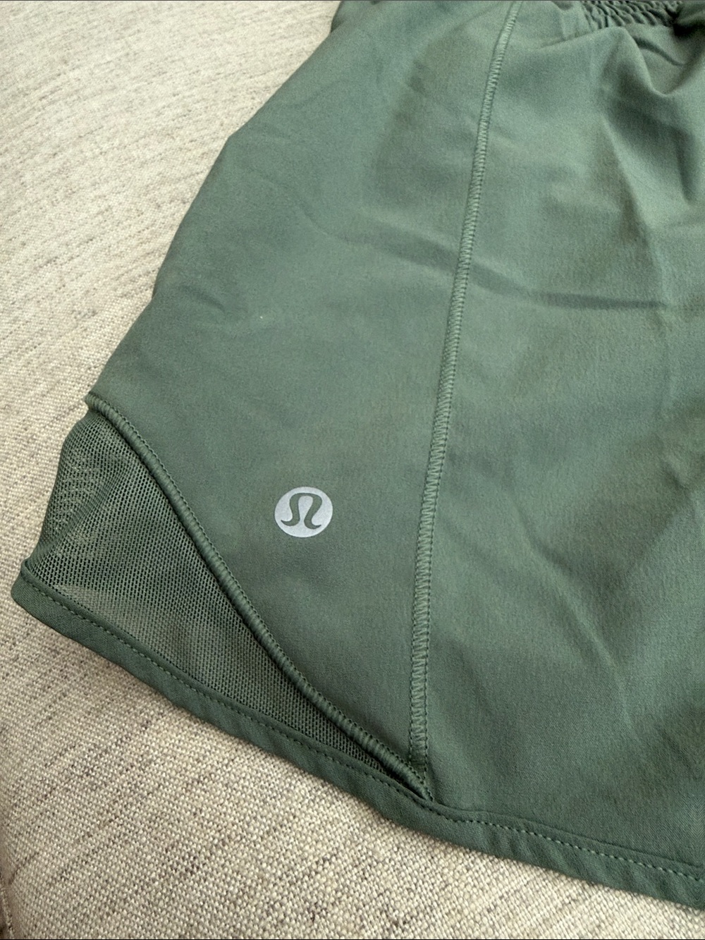 lululemon Hotty Hot 4” high Rise Women's Athletic Shorts - gray eucalyptus Green - Picture 3 of 5